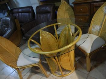 masa cu 3 scaune din bambus si sticla