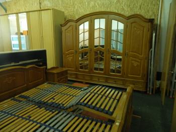 dormitor lemn stejar cu pat ,2 noptiere,somiere electrice.,/,./,.